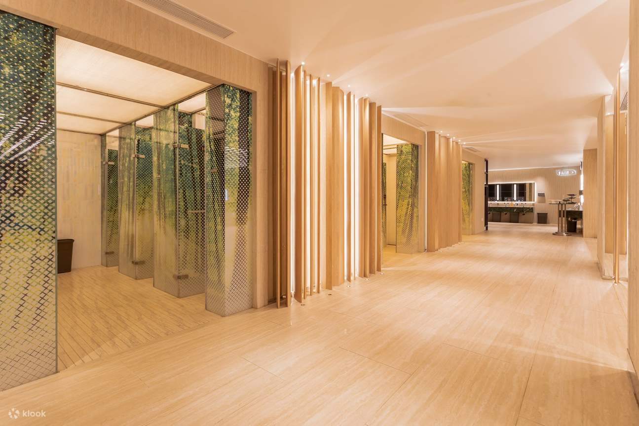 Royal Holiday Food Spa | Vicino al Luohu Port